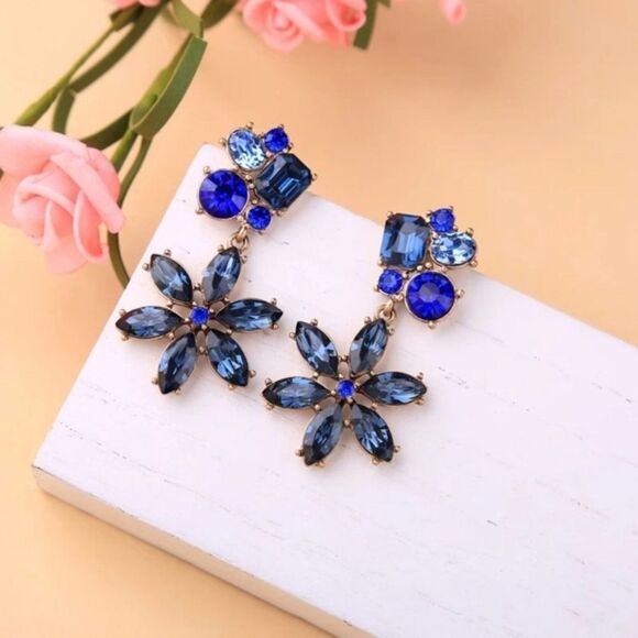 Blue Flower Crystal Vintage Gold Dangle Statement Earrings - Picture 4 of 4